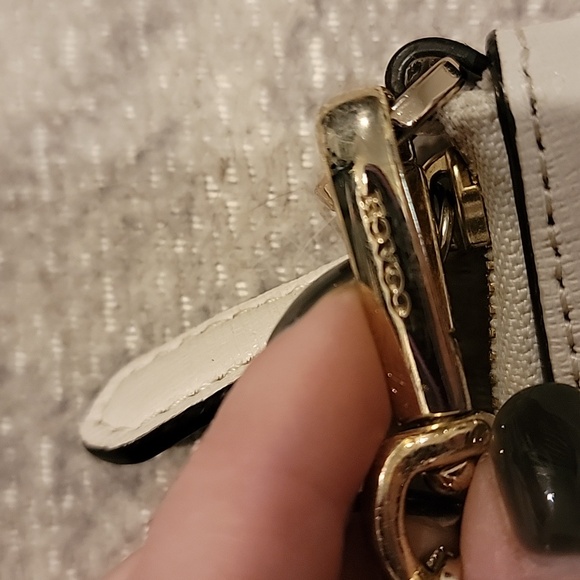 Coach Ivory Crossbody Bag with Gold Chain - Picture 14 of 16